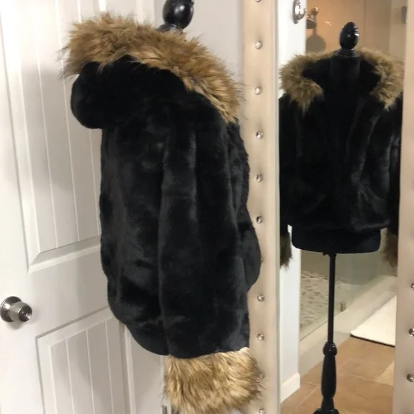 Furry Hoodie Coat - Picture 7 of 10